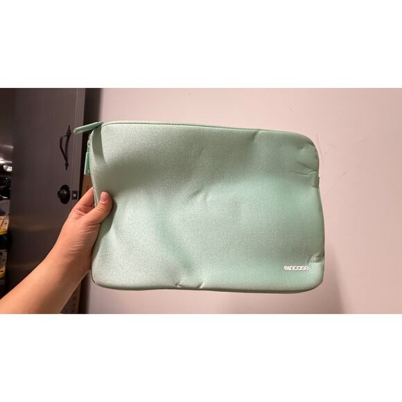 Incase Classic Universal Laptop Sleeve – 13” (Mint Green) - Picture 3 of 3